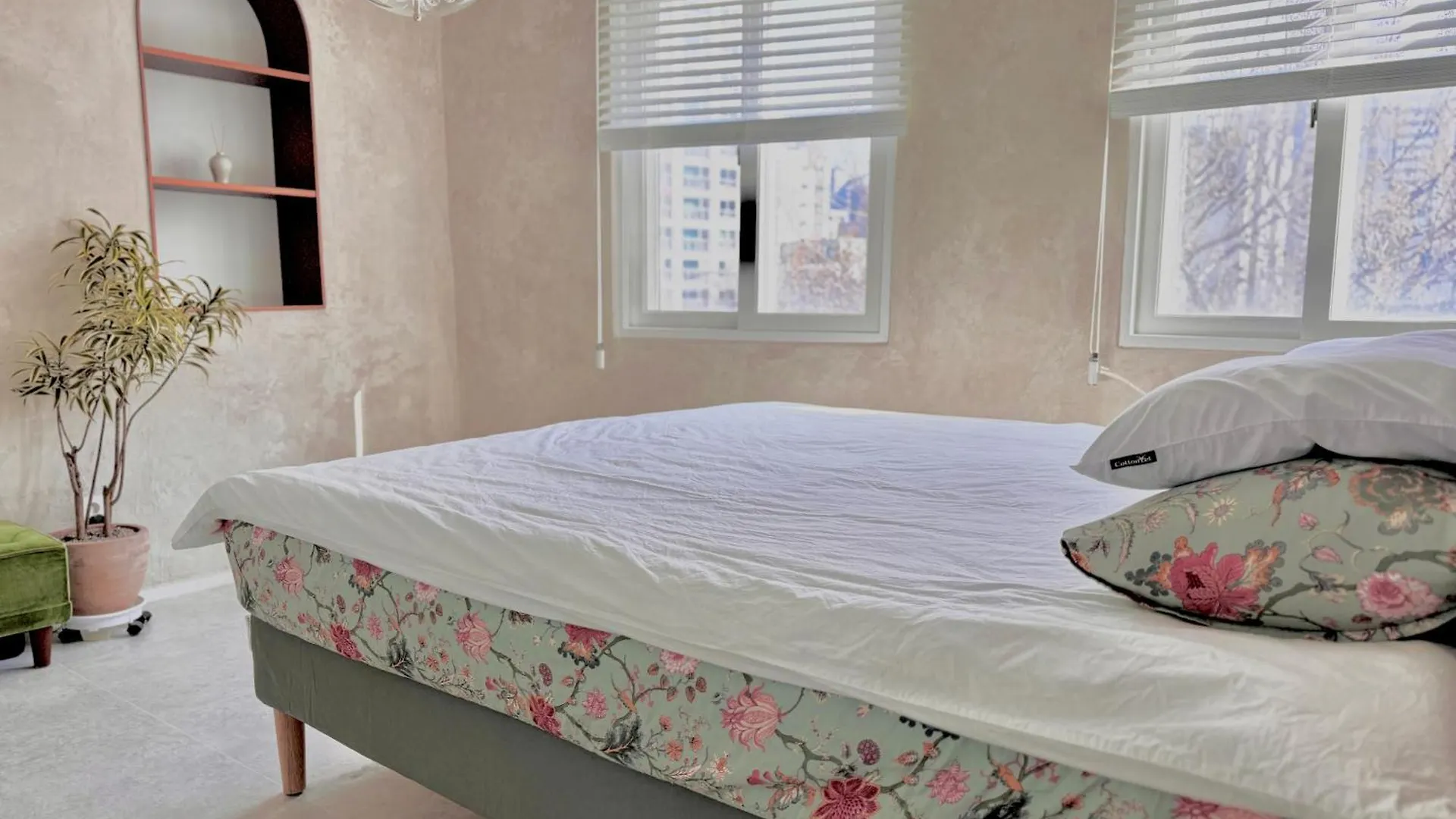 Sogang Arles Stay Near Hongdae Soul